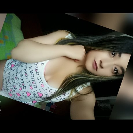 Naakte gelekte OnlyFans-foto van Auris