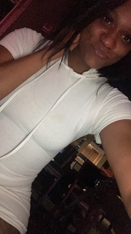 Naakte gelekte OnlyFans-foto van Mila Lowe