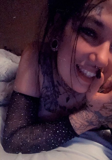 Naakte gelekte OnlyFans-foto van Miiissvickyy07