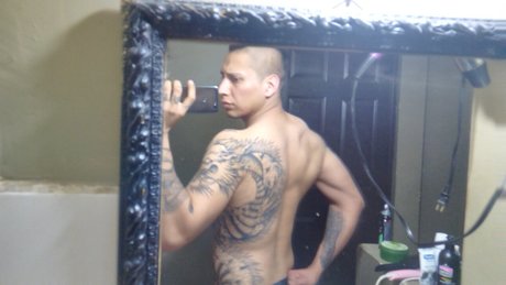 Naakte gelekte OnlyFans-foto van Miguell Croc 