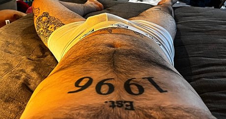 Naakte gelekte OnlyFans-foto van Midwesternbear