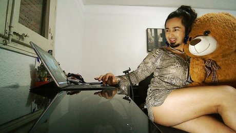 Naakte gelekte OnlyFans-foto van Michelle Solangie