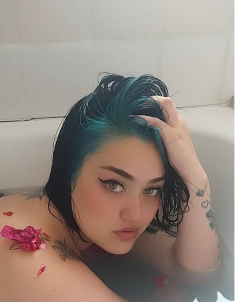 Naakte gelekte OnlyFans-foto van Mila