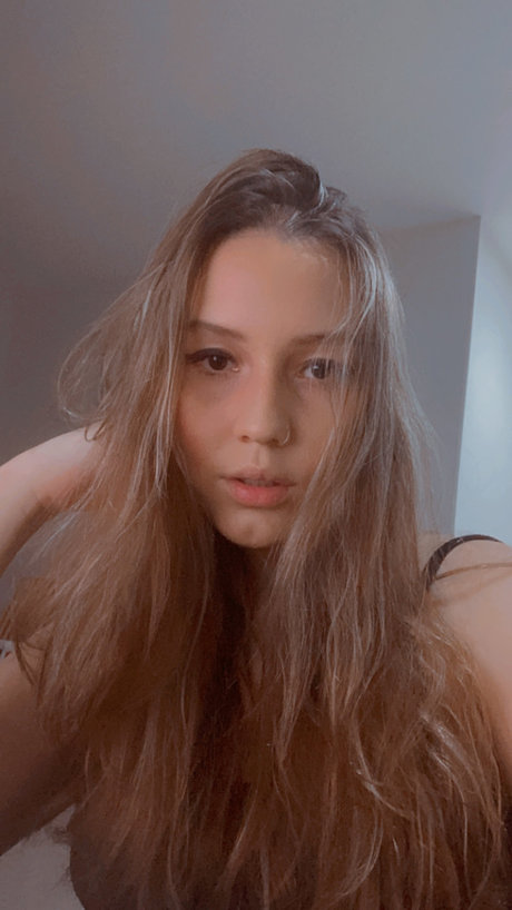 Naakte gelekte OnlyFans-foto van Mariana Gm