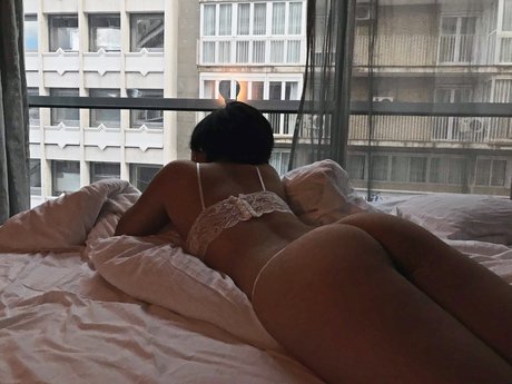 Naakte gelekte OnlyFans-foto van Eri
