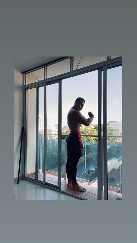 Naakte gelekte OnlyFans-foto van Sergio