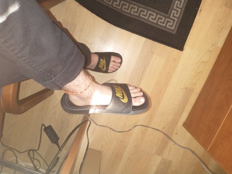 Naakte gelekte OnlyFans-foto van Feet Daddy