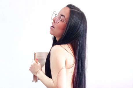 Naakte gelekte OnlyFans-foto van Montse