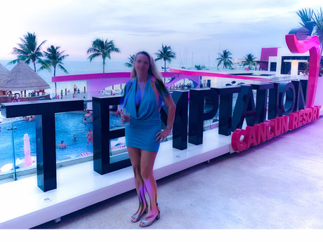 Naakte gelekte OnlyFans-foto van Mommypegsdaddyvip