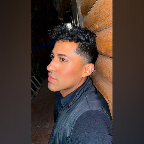 Naakte gelekte OnlyFans-foto van Molojiroux