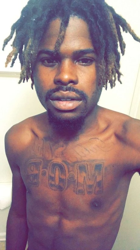 Naakte gelekte OnlyFans-foto van Mob Marley