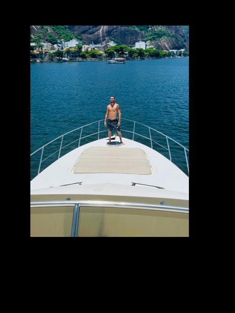 Naakte gelekte OnlyFans-foto van Marlon Brayan
