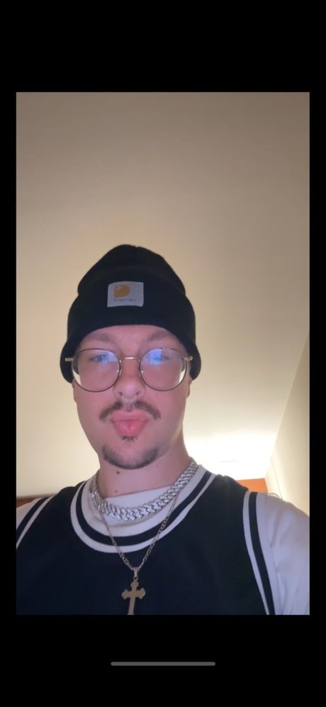 Naakte gelekte OnlyFans-foto van Mitchell