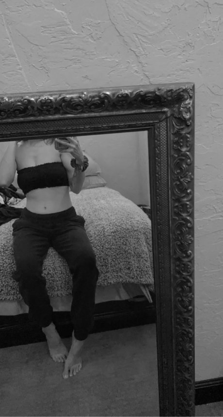 Naakte gelekte OnlyFans-foto van Missy
