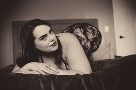 Naakte gelekte OnlyFans-foto van  Veronica Vixxxen 