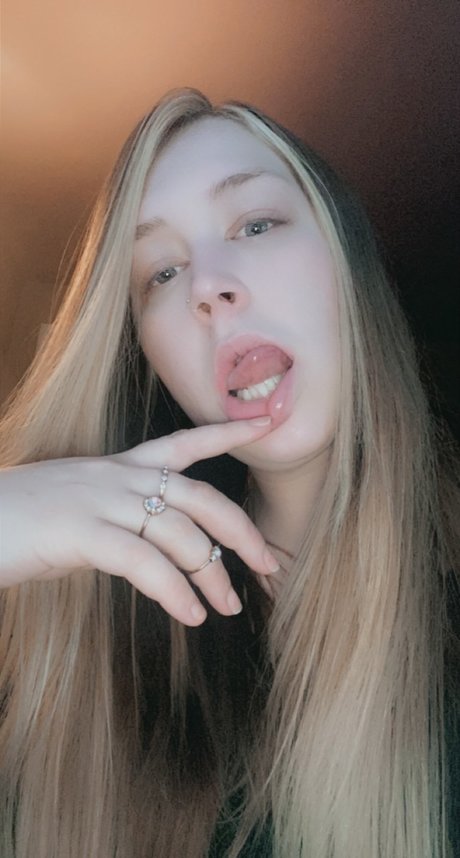 Naakte gelekte OnlyFans-foto van Miss Olivia