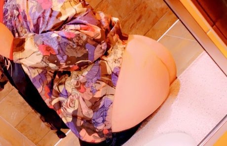 Naakte gelekte OnlyFans-foto van Nikki