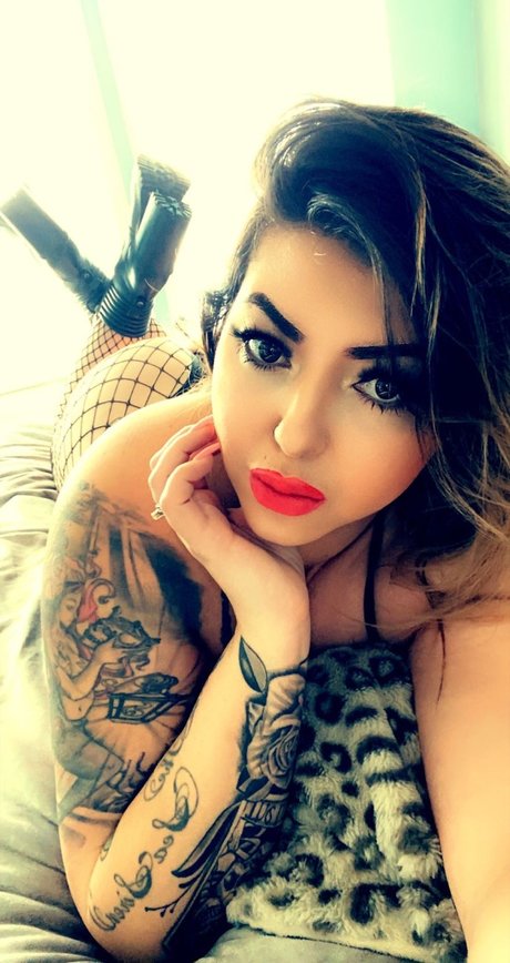 Naakte gelekte OnlyFans-foto van Lola 