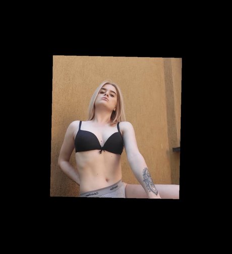 Naakte gelekte OnlyFans-foto van Missdaisy