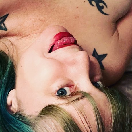 Naakte gelekte OnlyFans-foto van Genxpop