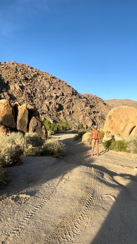 Naakte gelekte OnlyFans-foto van Nakedbicyclist