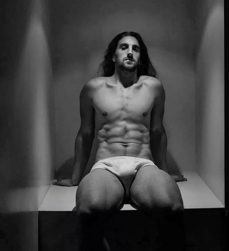 Naakte gelekte OnlyFans-foto van Nachioz