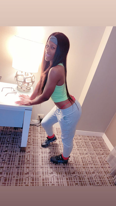 Naakte gelekte OnlyFans-foto van Come Playy