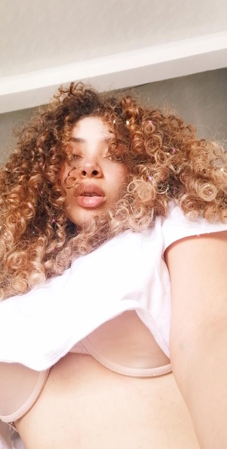 Naakte gelekte OnlyFans-foto van Brown Sugar