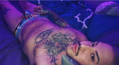 Naakte gelekte OnlyFans-foto van Myles West