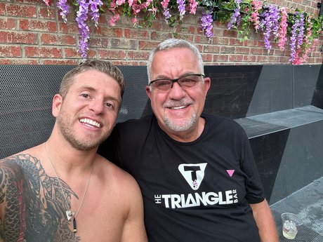 Naakte gelekte OnlyFans-foto van Daddy Ampamp Younger Husband