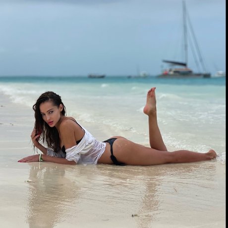 Naakte gelekte OnlyFans-foto van Meduza