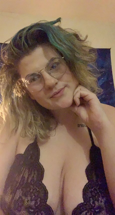 Naakte gelekte OnlyFans-foto van Cydney