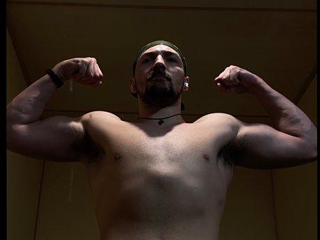 Naakte gelekte OnlyFans-foto van Musclesvw