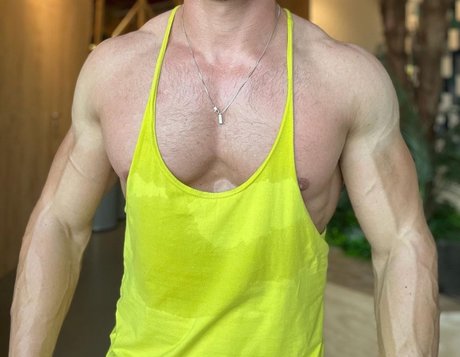 Naakte gelekte OnlyFans-foto van Gianni Muscle Guy
