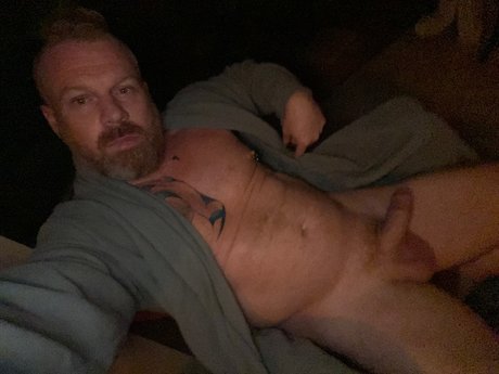 Naakte gelekte OnlyFans-foto van Adam Long