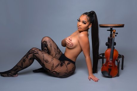 Naakte gelekte OnlyFans-foto van Mulaa