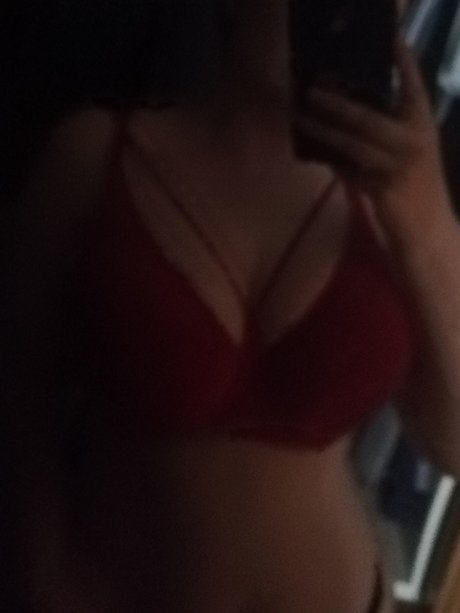 Naakte gelekte OnlyFans-foto van Miu