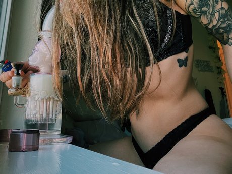 Naakte gelekte OnlyFans-foto van Nicole