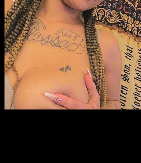 Naakte gelekte OnlyFans-foto van Tyra Smith