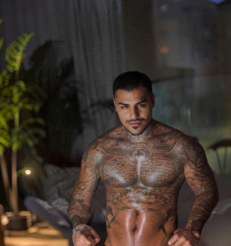 Naakte gelekte OnlyFans-foto van Mr Loco18 