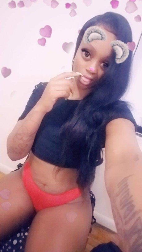 Naakte gelekte OnlyFans-foto van Darkskin King