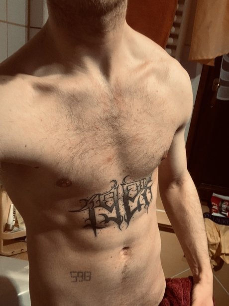 Naakte gelekte OnlyFans-foto van Yeah