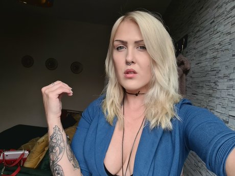 Naakte gelekte OnlyFans-foto van Miss Morningstar