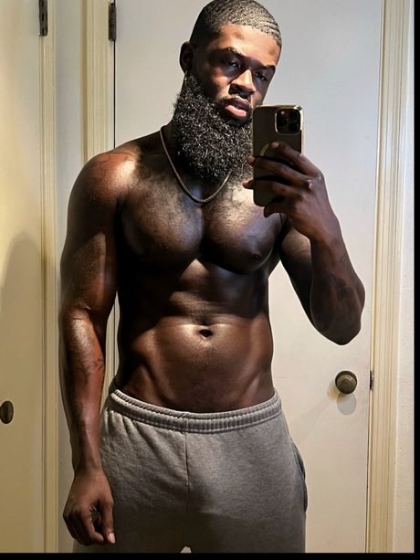 Naakte gelekte OnlyFans-foto van Daddy Rozay