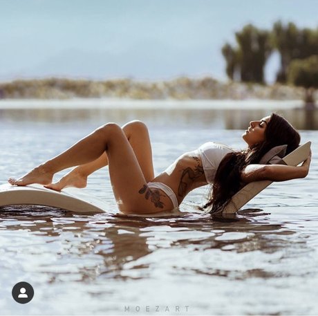 Naakte gelekte OnlyFans-foto van Nicky Isabella