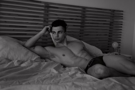 Naakte gelekte OnlyFans-foto van Niconly