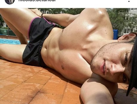 Naakte gelekte OnlyFans-foto van Nicolas Betancur