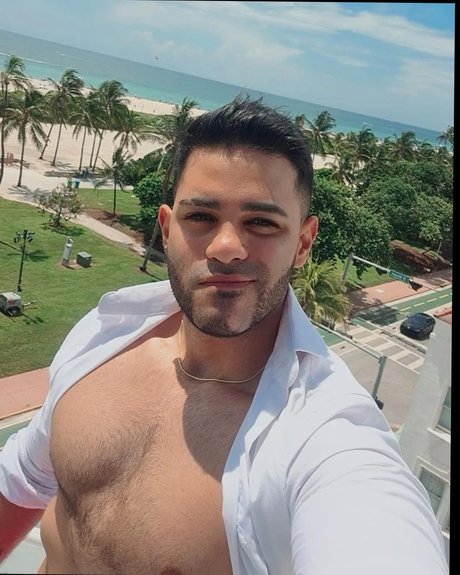 Naakte gelekte OnlyFans-foto van Nicelittlewolf