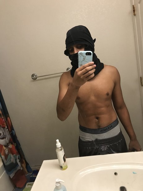 Naakte gelekte OnlyFans-foto van Newjewk