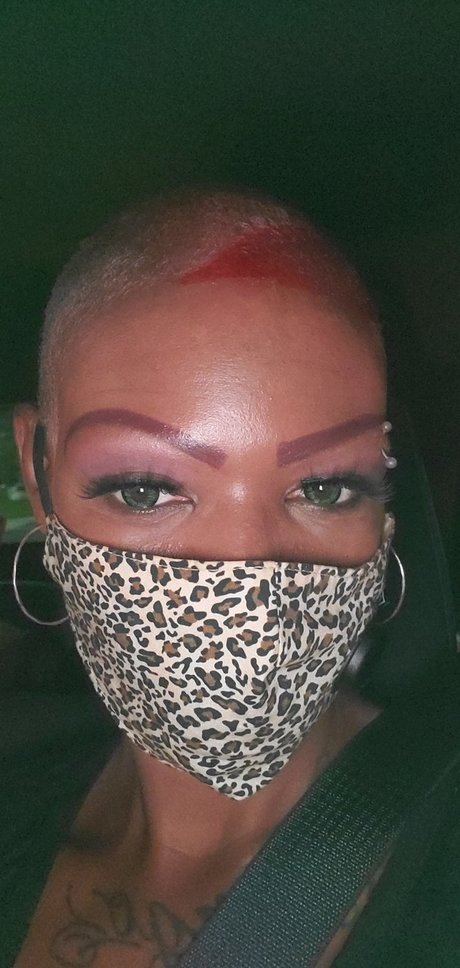 Naakte gelekte OnlyFans-foto van Neenah